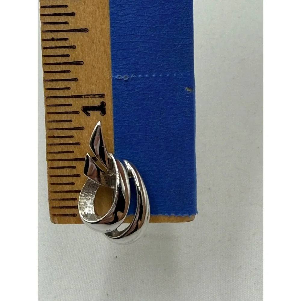 Trifari Clip On Earrings Womens Silver Excellent Vintage Swirl